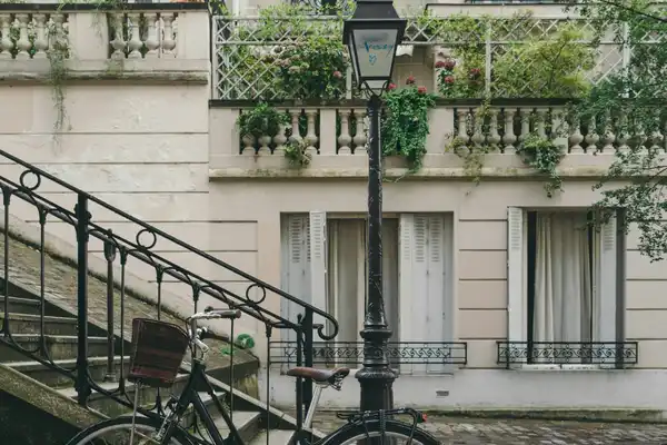 Life on board a Seine river cruise — scenery and experience