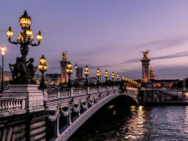Seine river cruise: Paris, Monet's Giverny and the Normandy beaches, round trip from the city.